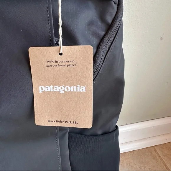 Patagonia Black Hole Pack 25L backpack - Matte Black *Logo* - Picture 4 of 5